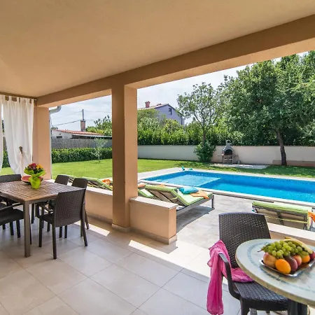 Stylish In Li Njan With Swimming Pool Vila *