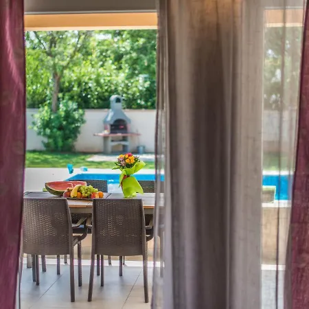 Stylish In Li Njan With Swimming Pool Vila *