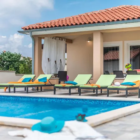Stylish In Li Njan With Swimming Pool
