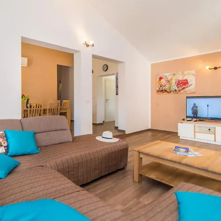 Vila Stylish In Li Njan With Swimming Pool Ližnjan